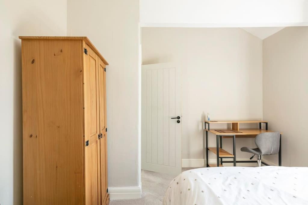 Atrium House Guest House Hazel Grove 外观 照片